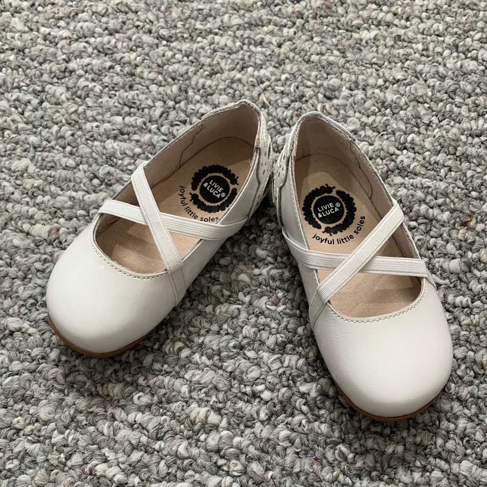 Size 6T Livie and Luca white shoes